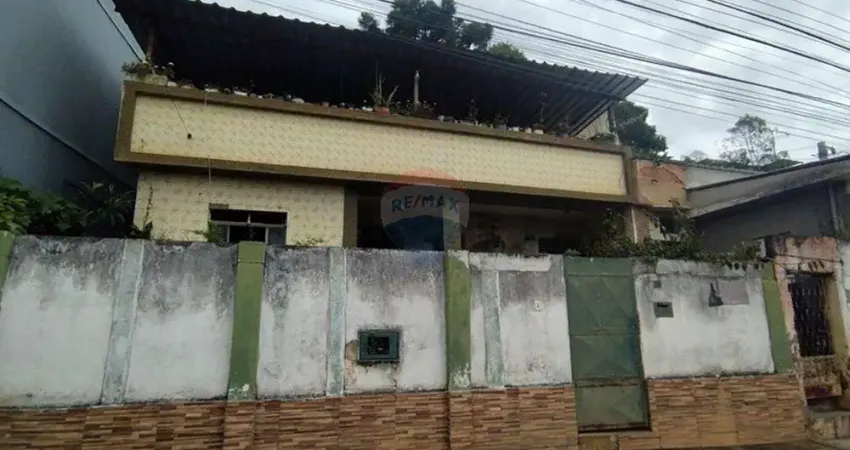 Casa à venda, com 3 quartos, terraço coberto, quintal e jardim frontal, no bairro Santos Dumont / São Pedro.