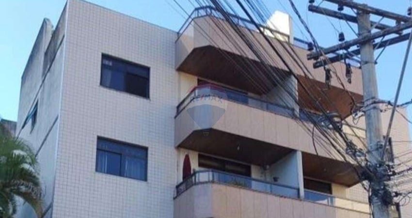 Cobertura locação, dois quartos (1 suíte), cozinha com área de serviço e ampla área externa no terraço.