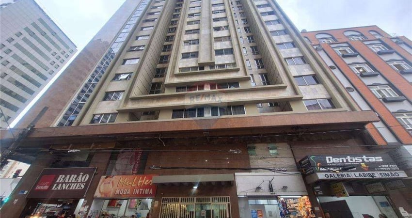 Quarto e sala para aluguel no centro de Juiz de Fora, confortável, bem localizado e ideal para quem busca praticidade e conveniência na cidade.
