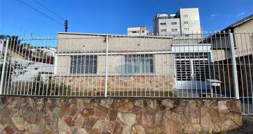 Casa com 4 quartos para alugar na Rua Barão de Cataguases, 577, Santa Helena, Juiz de Fora