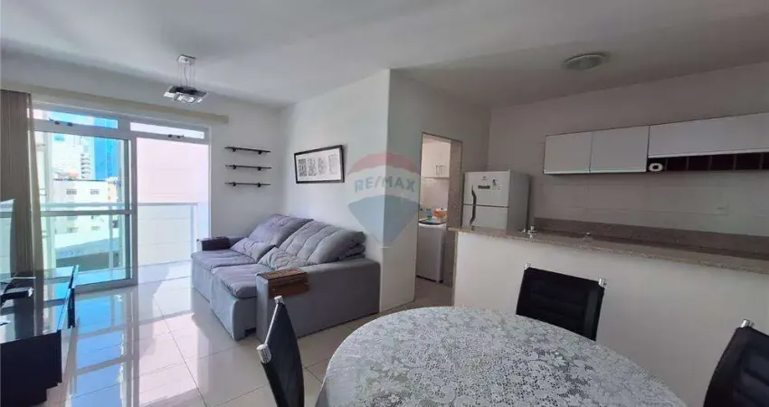 Apartamento de quarto e sala, todo mobiliado com vaga de garagem no centro de juiz de fora.