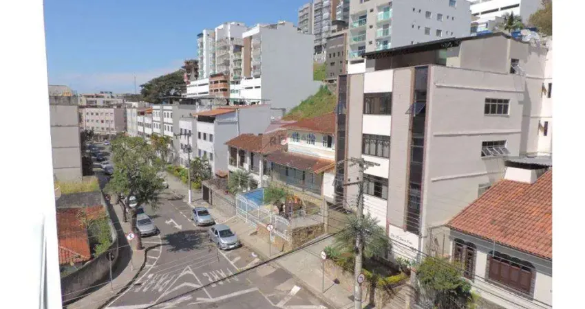 Apartamento com 02 quartos, banheiro social, sala com varanda, cozinha, área de serviço, elevador e 1 vaga de garagem