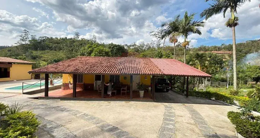 Sítio encantador no pedra branca  – 1.500 m² de lazer com piscina e natureza ao redor