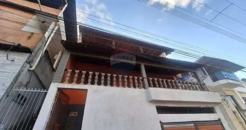 Casa 3 quartos no santa luzia para locação, ampla, arejada, com terraço e ótima localização próxima a comércios e transporte.