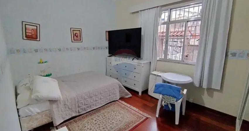 Casa à venda, no bairro Santa Catarina, 4 quartos, duas salas e duas cozinhas, além de um terraço gourmet.