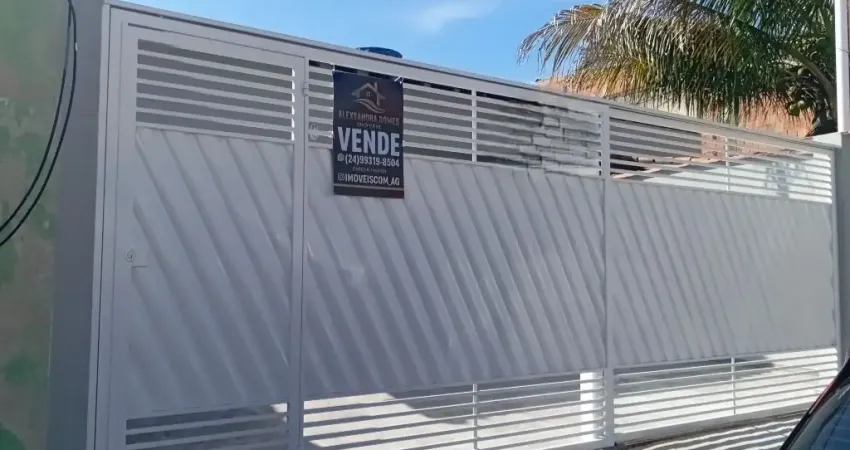 Linda casa 66m² no bairro morada do contorno, em resende -rj/2 quartos sendo 1 suíte e garagem para 2 carros