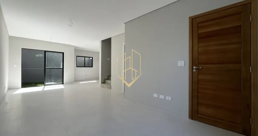 Sobrados novos com 3 quartos e 2 vagas em ótima localização no Tingui