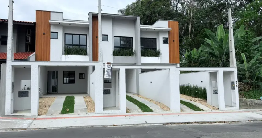 Natal chegando e você poderá morar em sua casa nova!! traga sua família para um local nobre, a cinco minutos do centro,  bairro valorizado, com muita segurança, sol, excelente vizinhança, em fase de t