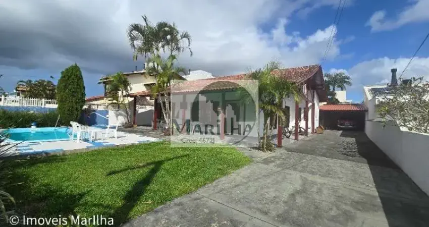 Residência de alto padrão em condomínio com 3 quartos e 3 vagas de garagem em ingleses, florianópolis-sc