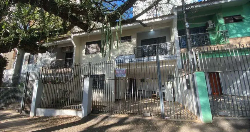 Espaçoso sobrado à venda na zona 07 com excelente localização