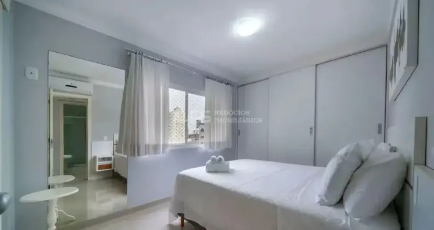 Apartamento mobiliado com 2 dormitórios no coração da meia praia, pronto para morar ou investir.