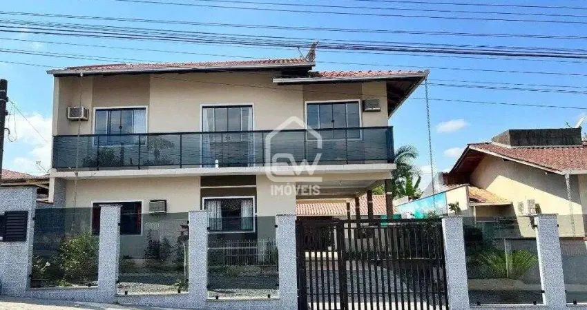 Sobrado com piscina no bairro chico de paulo em jaraguá do sul, sc