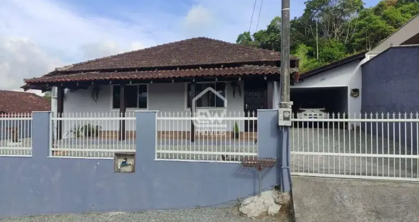 Casa com 3 quartos à venda na Rua José Galczinski, 101, Butuca, Massaranduba