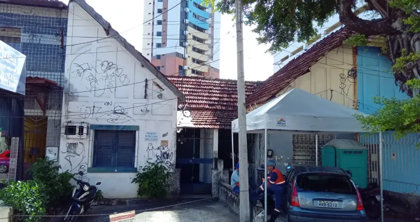 2 casas av. santos dumont á 80,00m estaçáo metro colegio militar