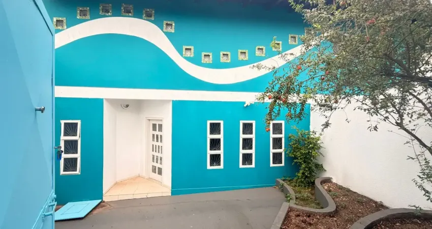 Casa linda com entrada individual enorme grande com 3 quartos e edícula churrasqueira, no bairro boa esperança