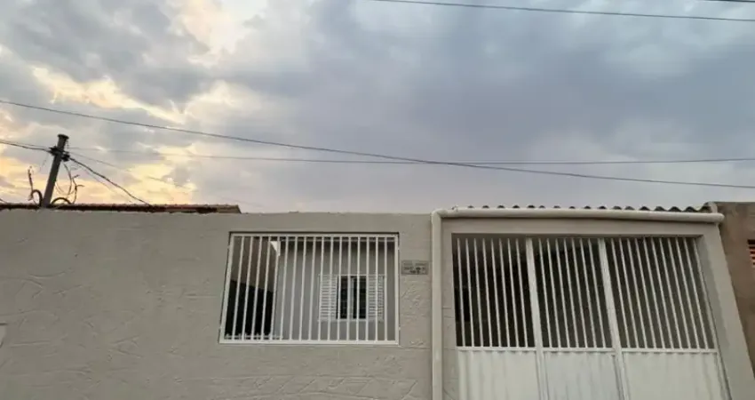 Linda casa de 3 quartos na região do grande cpa, próximo de tudo!