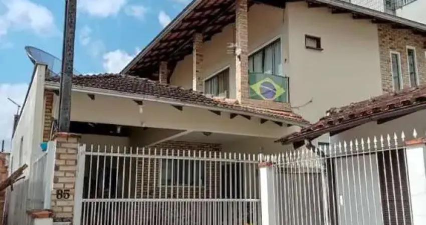 Casa para venda em joinville, centro, 3 dormitórios, 1 suíte, 3 banheiros, 3 vagas