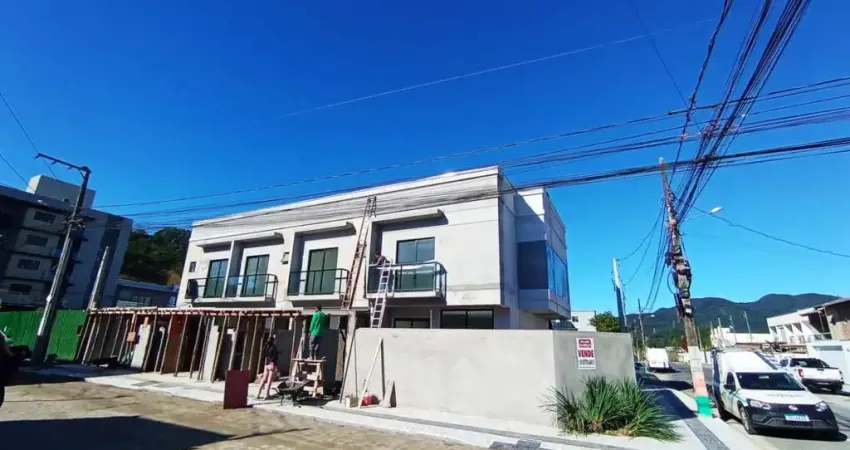 Sobrado para venda em camboriú, são francisco de assis., 2 dormitórios, 2 suítes, 3 banheiros, 1 vaga