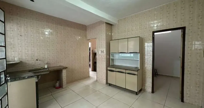 Casa com 3 quartos para alugar no Palmeiras, Belo Horizonte