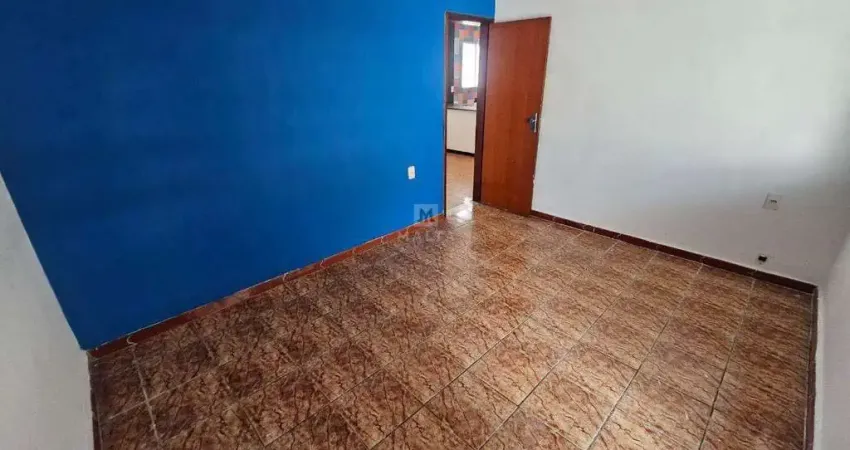 Casa com 3 quartos para alugar no Palmeiras, Belo Horizonte