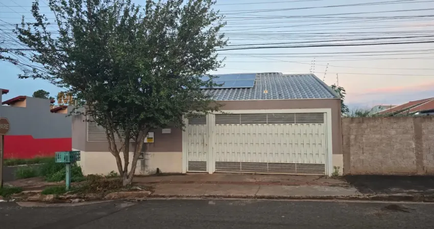 Casa reformada, oportunidade, bem localizada, com energia solar!