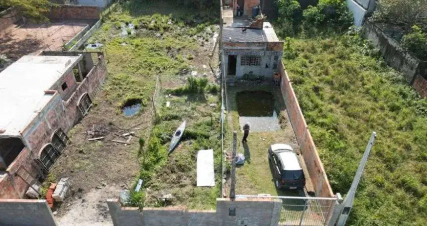 Casa no bairro marambá 2, em itanhém, litoral sul de são paulo, localizado lado serra, ficando à 300 metros da rodovia.