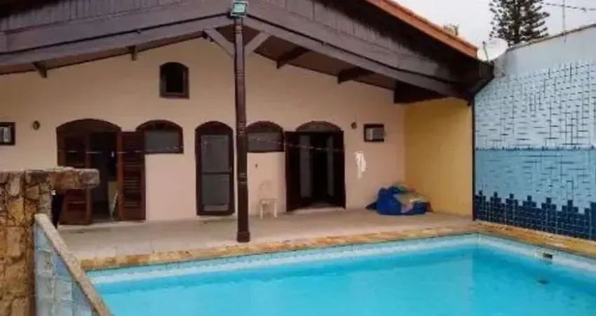 Casa no bairro regina, em itanhaém, litoral sul de são paulo, ficando de frente para o mar.