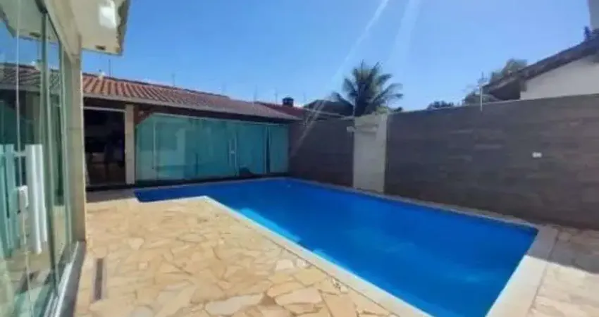 Belo imóvel lado praia, em rua pavimentada, no jardim palmeiras, em itanhaém, litoral sul de são paulo, à 1km do mar.