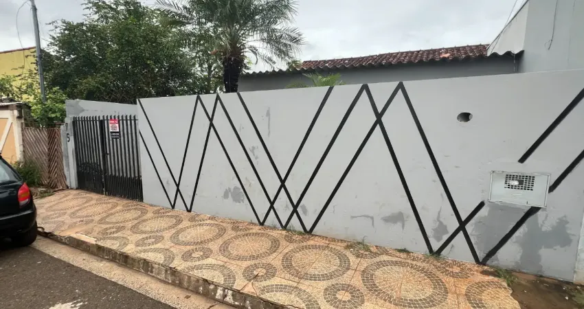 Excelente imóvel bairro aero rancho- 1 suíte e 2 quartos- com piscina