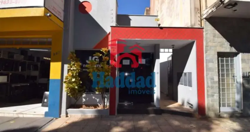 Salão comercial no centro com três salas, três banheiros e ar condicionado