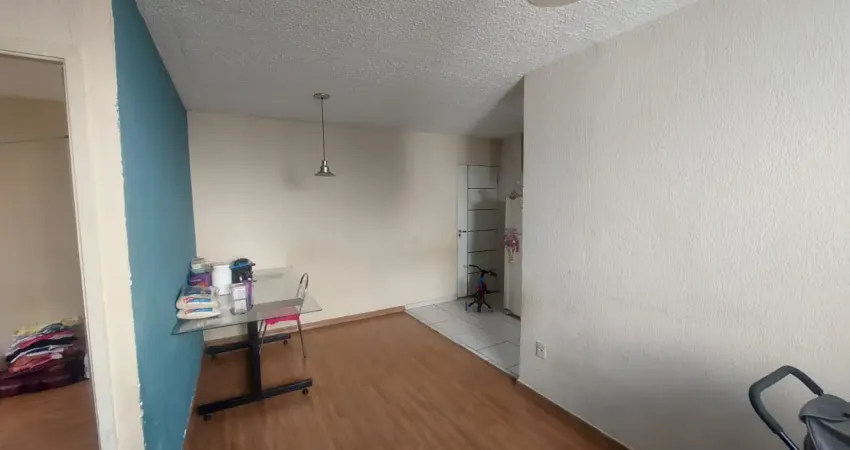 Apartamento 2 dorm, laminado nos quartos e sala, cozinha planejada ,otima oportunidade para vc.