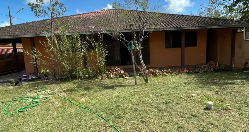 Casa com 3 quartos à venda na Avenida das Margaridas, 1860, São José, Itapoá