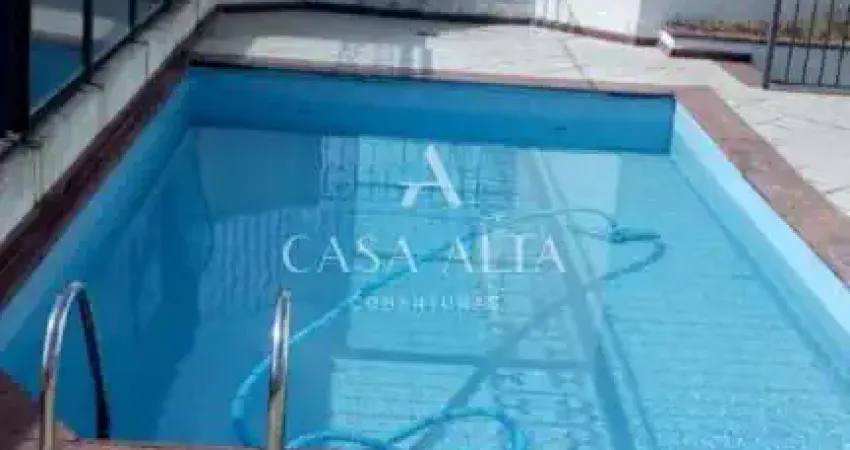 Cobertura duplex no paraíso com 669 m² a.u. sendo 4 dormitórios (2 suítes) e 5 vagas de garagem.