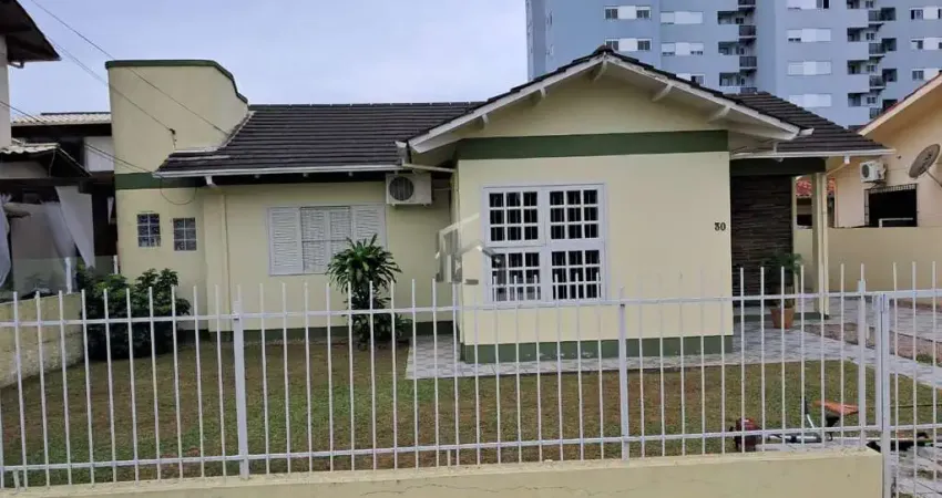 Casa de alvenaria a venda com uma área construída,com mais de 383,42m2.