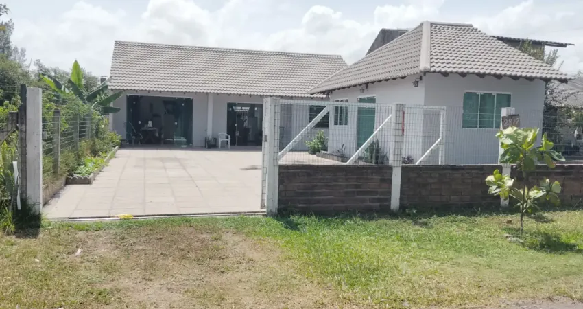 Casa a beira-mar em capão da canoa são 2 lindas casas na beira do mar