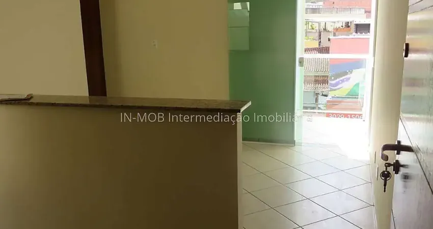 Apto 01 quarto e sala com varanda frente próximo a ufjf r$850,00+ taxas