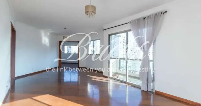 Vende apartamento em moema com 4 dormitórios sendo 2 suítes 3 vagas de garagem,209m2