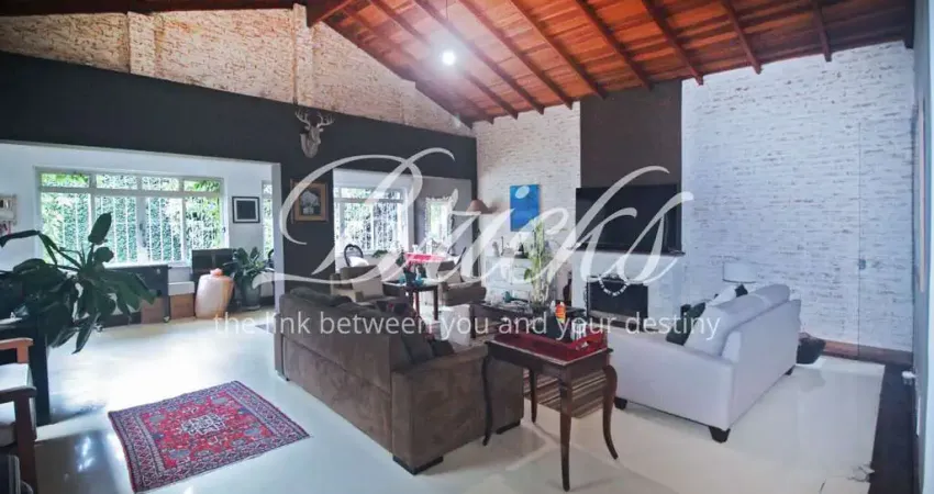 Casa ampla na rua califórnia, com excelente area externa e espaço gourmet com churrasqueira