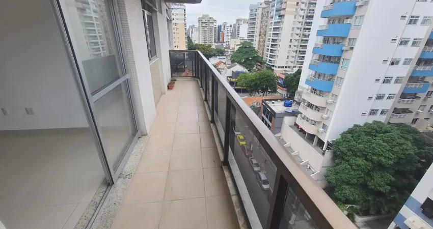 Excelente apartamento, frente, amplo, reformado, três quartos, vazio, entrega imediata.