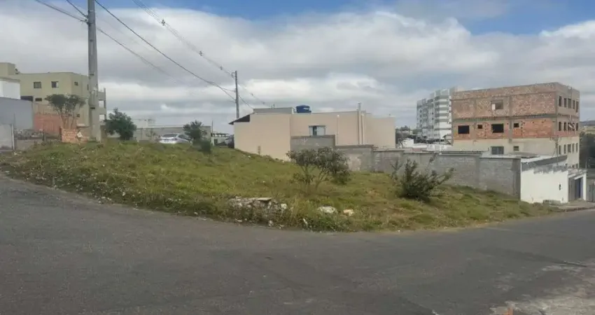 Terreno em condomínio fechado à venda na Rua Armando Alves de Oliveira, 1, Parque Bandeirantes, Conselheiro Lafaiete