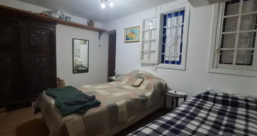 Encantadora casa com 3 dormitórios, localizada no coração do tradicional e valorizado bairro de santana