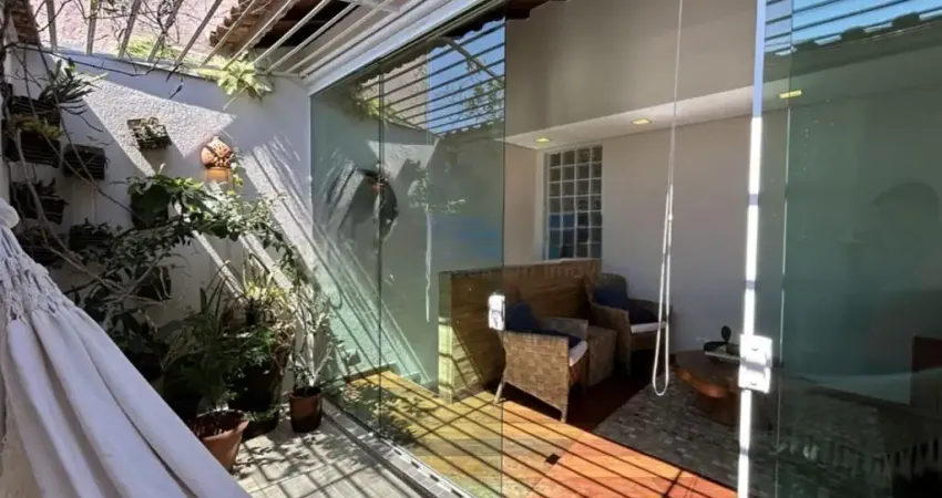 Linda casa com 3 dormitorios sendo 2 suites, 2 vagas na agua fria