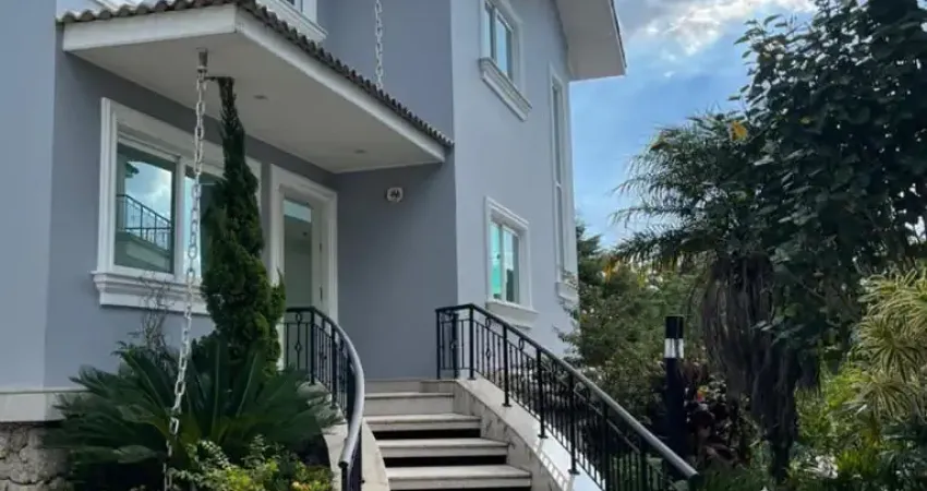 Lindo sobrado em Condominio fechado com apenas 6 casas jardim floresta.