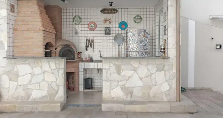 Casa assobradada no Horto florestal com 3 suites, 300m2 de area construida