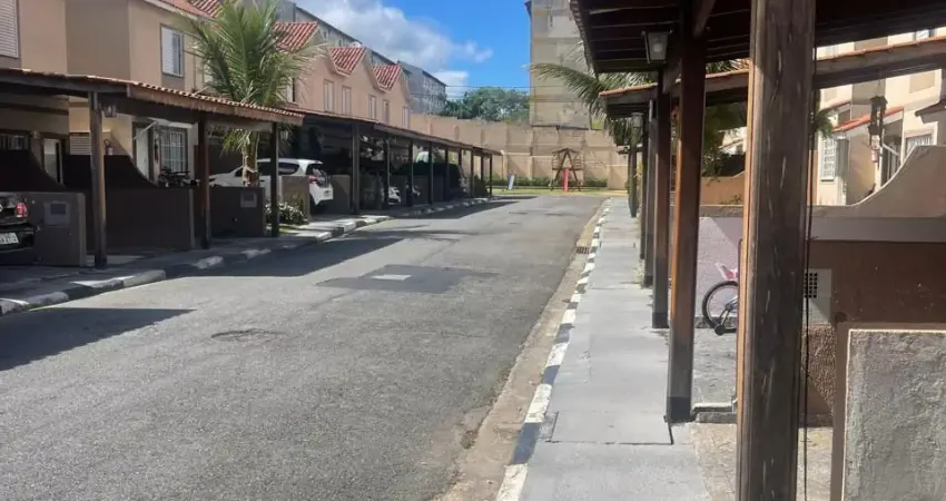 Sobrado com 2 quartos em condomínio fechado- em cesar de souza