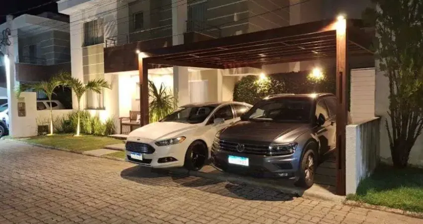 Linda casa com piscina no condomínio foz do joanes em buraquinho