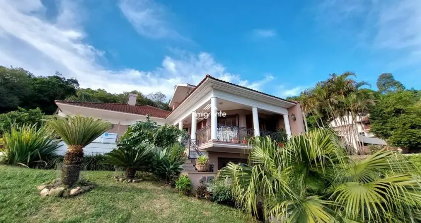 Magnífica casa com 4 suítes em meio à natureza e uma linda vista da cidade