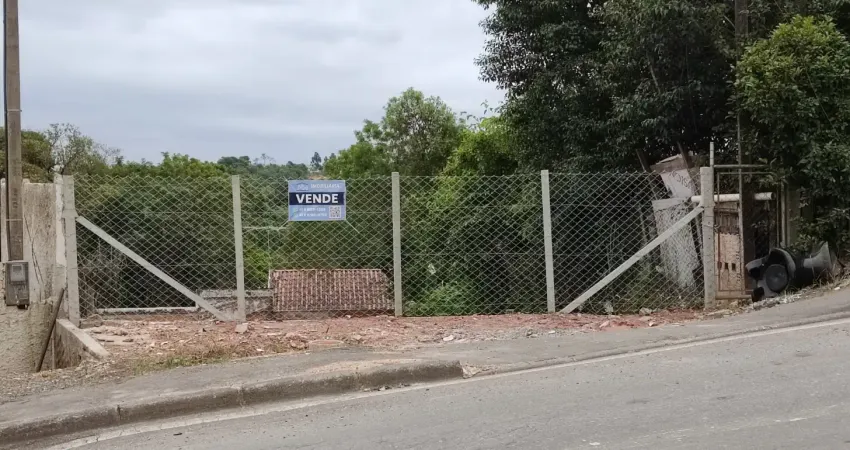 Terreno com 331,52m², localizado no parque embu em colombo. já cercado, com alicerce pronto para construção. documento de parte ideal.