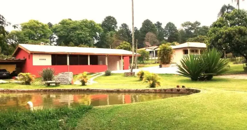 Chácara aos pés da serra do japi com 5.000m2, 4 suítes, lago e piscina - jundiaí, sp