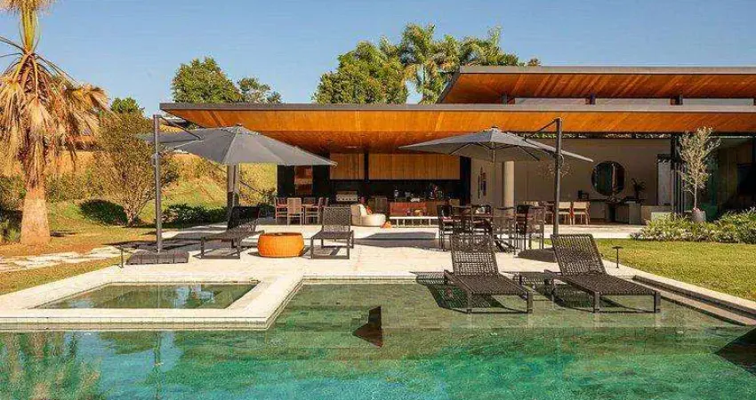 Casa de Alto Padrão para Venda na Quinta da Baroneza – 5 Suítes, Piscina Aquecida e Quadra de Beach Tênis